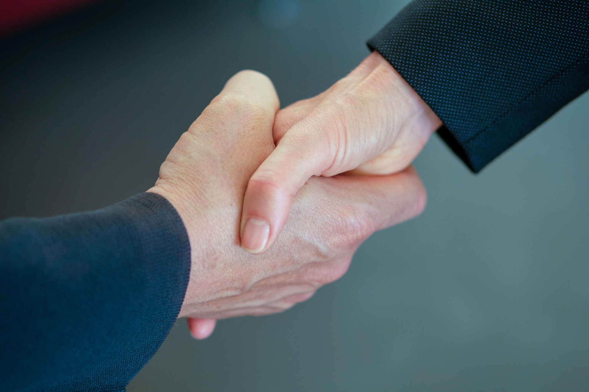 Handshake im Büro Eller + Eller